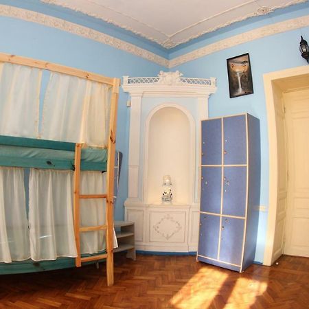 אודסה Orpheus Hostel And Apartments מראה חיצוני תמונה