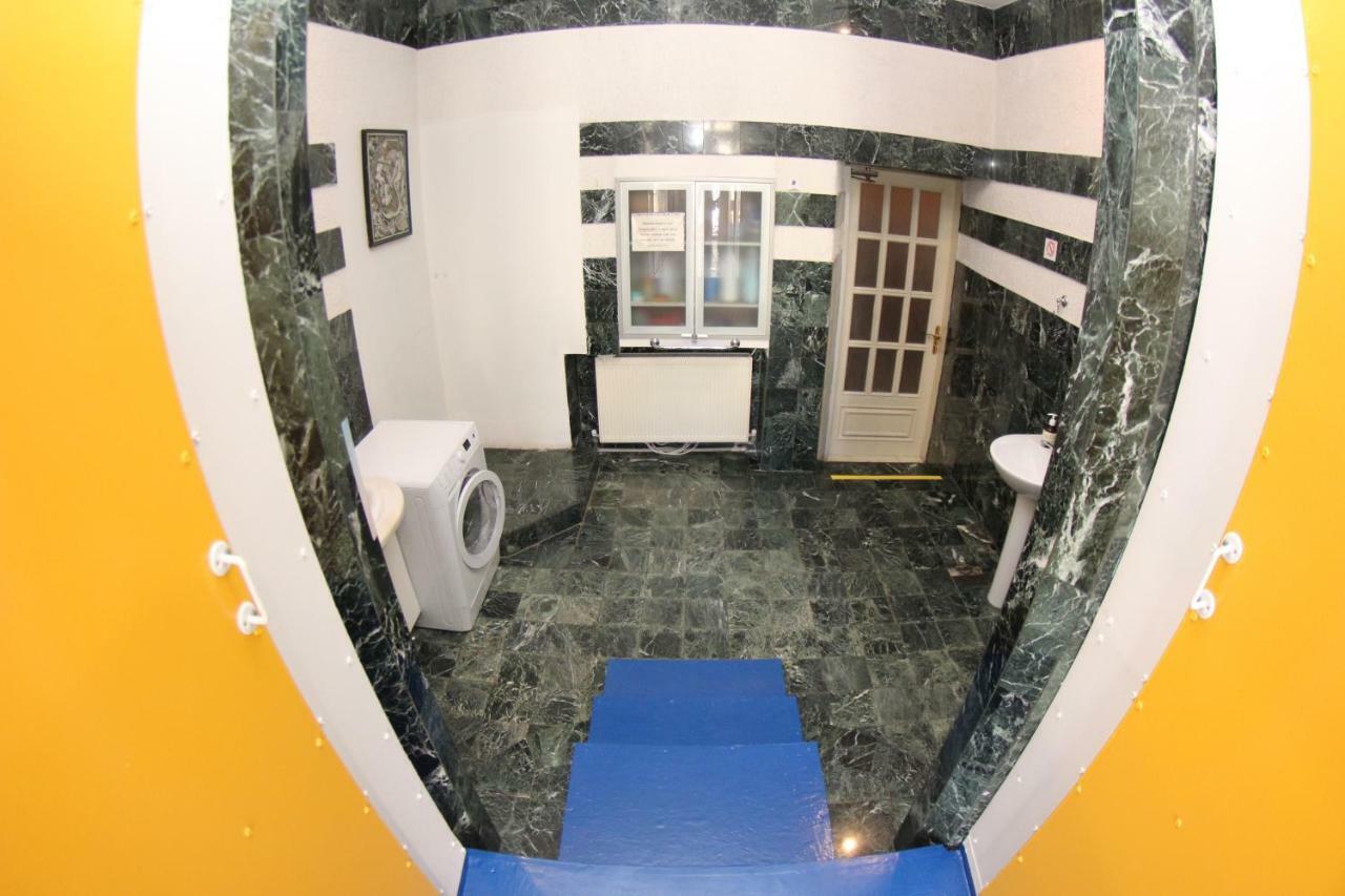 אודסה Orpheus Hostel And Apartments מראה חיצוני תמונה
