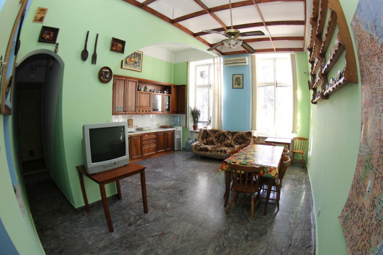 אודסה Orpheus Hostel And Apartments מראה חיצוני תמונה