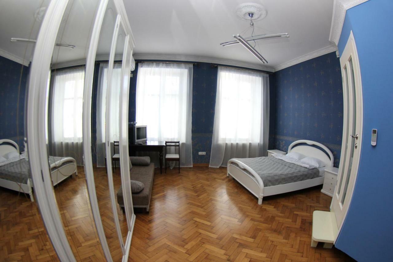 אודסה Orpheus Hostel And Apartments מראה חיצוני תמונה