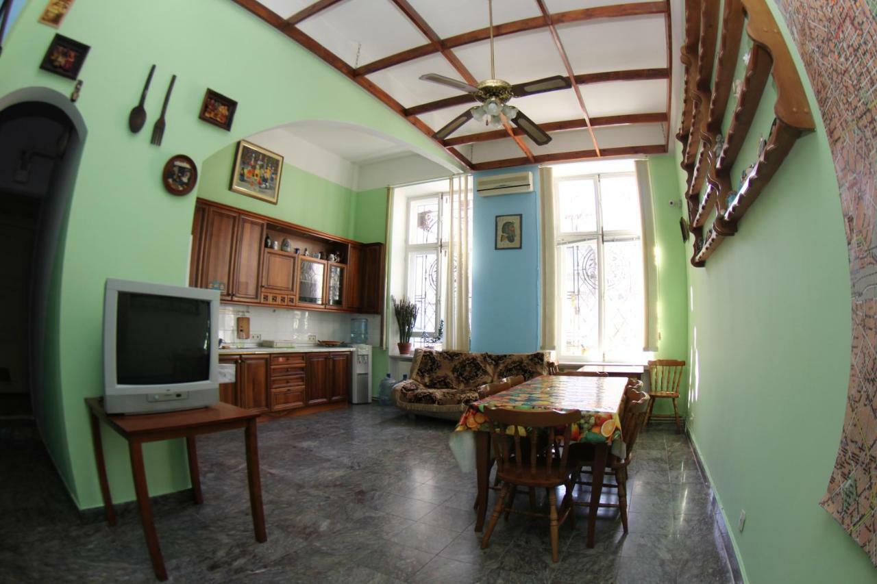 אודסה Orpheus Hostel And Apartments מראה חיצוני תמונה